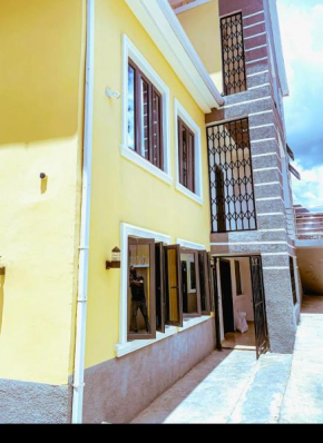 Select Elegant 3 Rooms 3 sized king-bed @ Abuja FCT